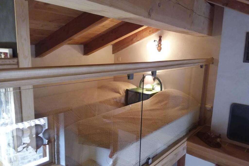 Loft La Rose Desiree Gite 3 Etoiles Chalencon Dış mekan fotoğraf