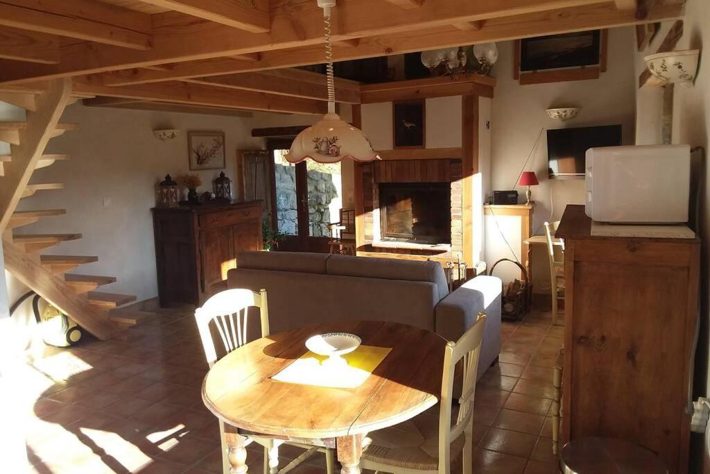 Loft La Rose Desiree Gite 3 Etoiles Chalencon Dış mekan fotoğraf